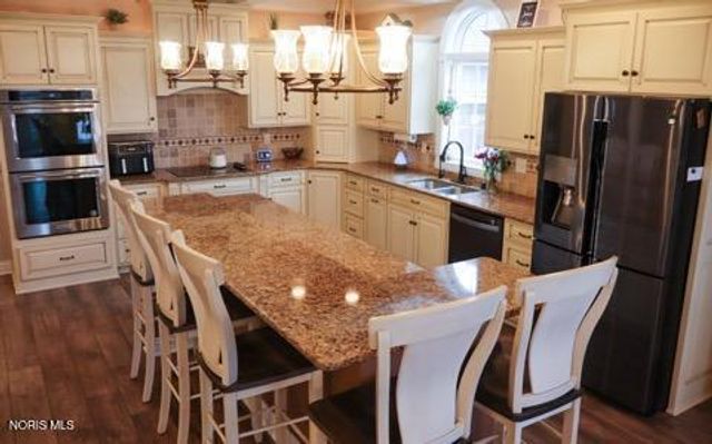 1300 Heisler Road, Edgerton, OH 43517