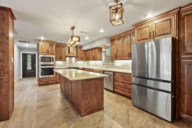 35 Susan Drive, Cleveland, TX 77327