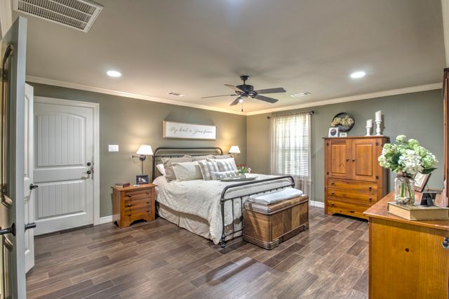 112 Sequoya Drive, Lake Kiowa, TX 76240