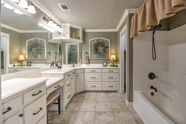 112 Sequoya Drive, Lake Kiowa, TX 76240