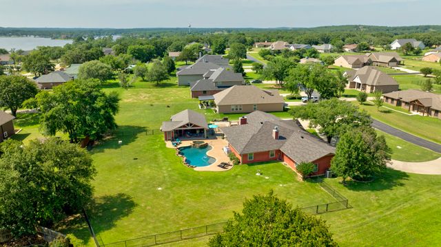 112 Sequoya Drive, Lake Kiowa, TX 76240