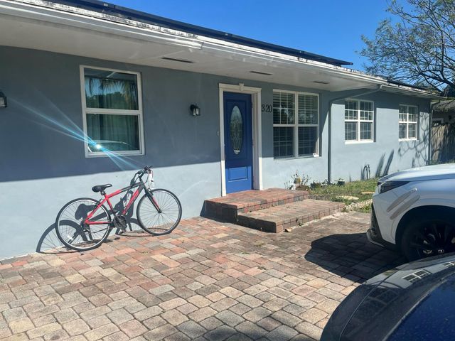 320 Poe Drive, Palm Springs, FL 33461