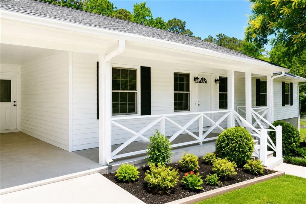 125 Flint Hill Drive, Oxford, GA 30054