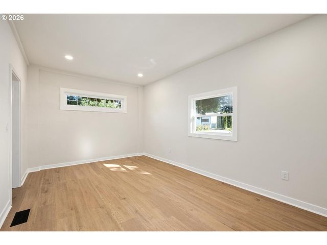 10721 Ne 2ND Ave, Portland, OR 97211