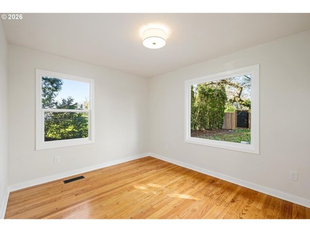 10721 Ne 2ND Ave, Portland, OR 97211