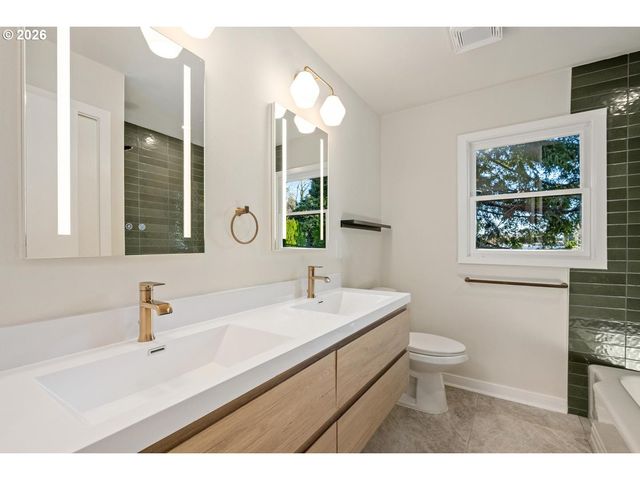 10721 Ne 2ND Ave, Portland, OR 97211