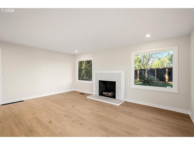 10721 Ne 2ND Ave, Portland, OR 97211