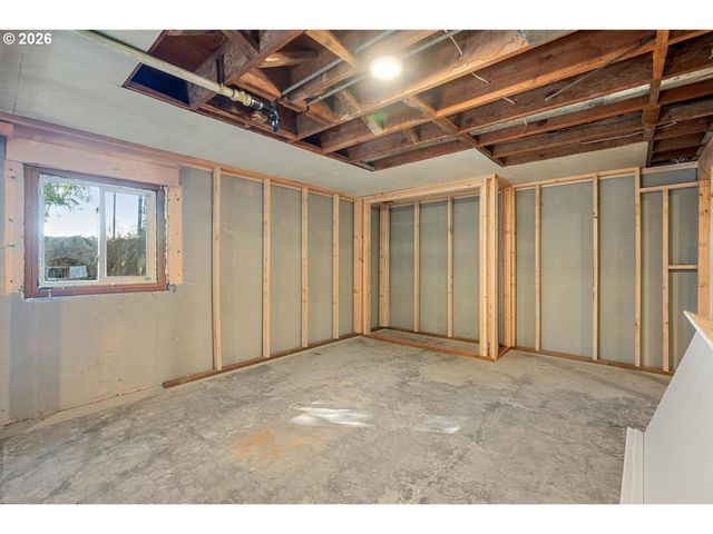 10721 Ne 2ND Ave, Portland, OR 97211