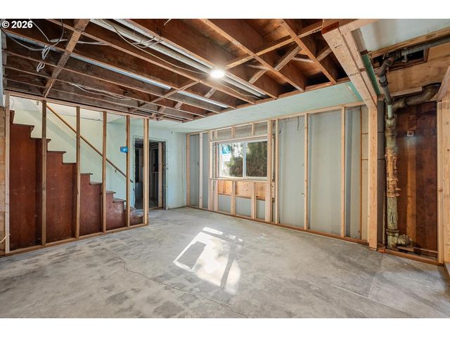 10721 Ne 2ND Ave, Portland, OR 97211