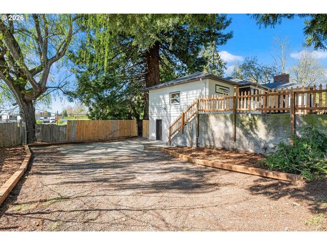 10721 Ne 2ND Ave, Portland, OR 97211