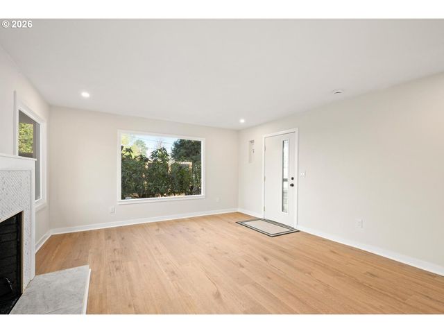 10721 Ne 2ND Ave, Portland, OR 97211