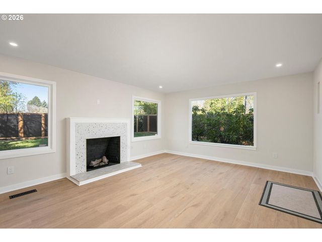 10721 Ne 2ND Ave, Portland, OR 97211