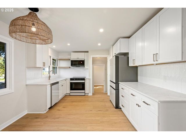 10721 Ne 2ND Ave, Portland, OR 97211