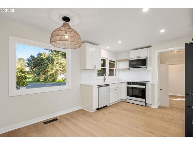 10721 Ne 2ND Ave, Portland, OR 97211