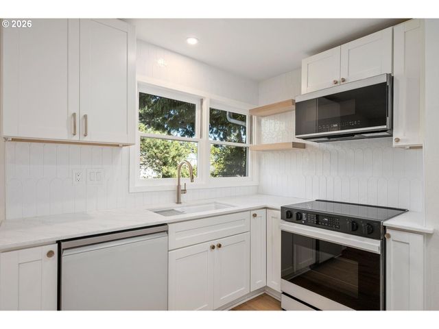 10721 Ne 2ND Ave, Portland, OR 97211