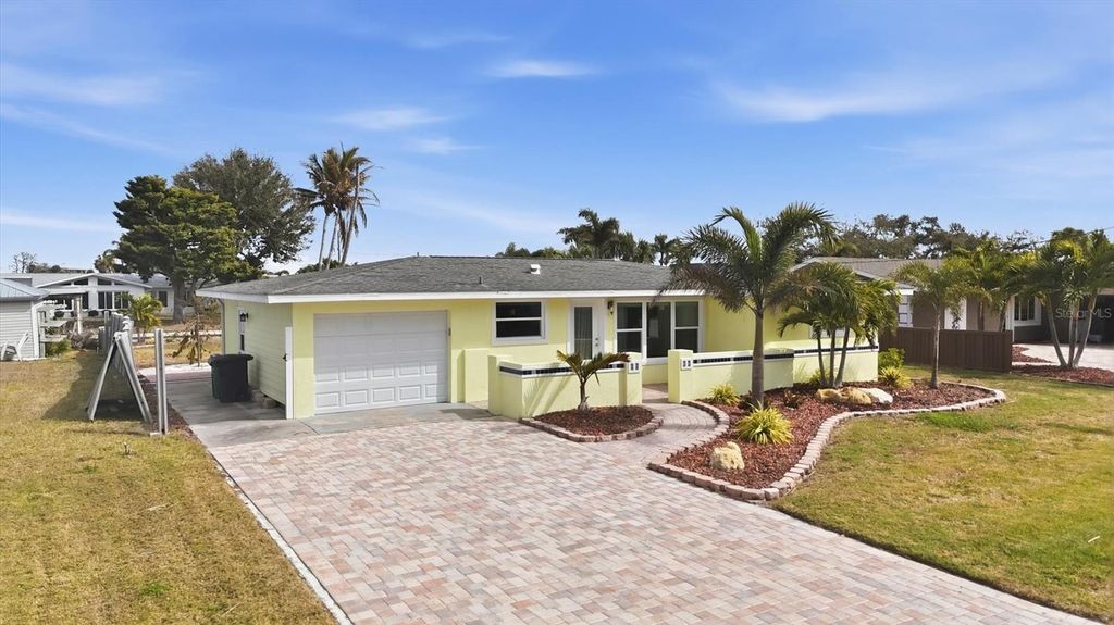 Image 3 of property listing at 1455 LEMON BAY DRIVE, Englewood, FL 34223