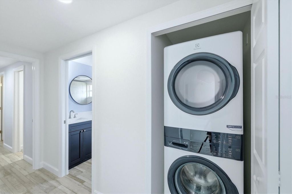 Image 28 of property listing at 1455 LEMON BAY DRIVE, Englewood, FL 34223