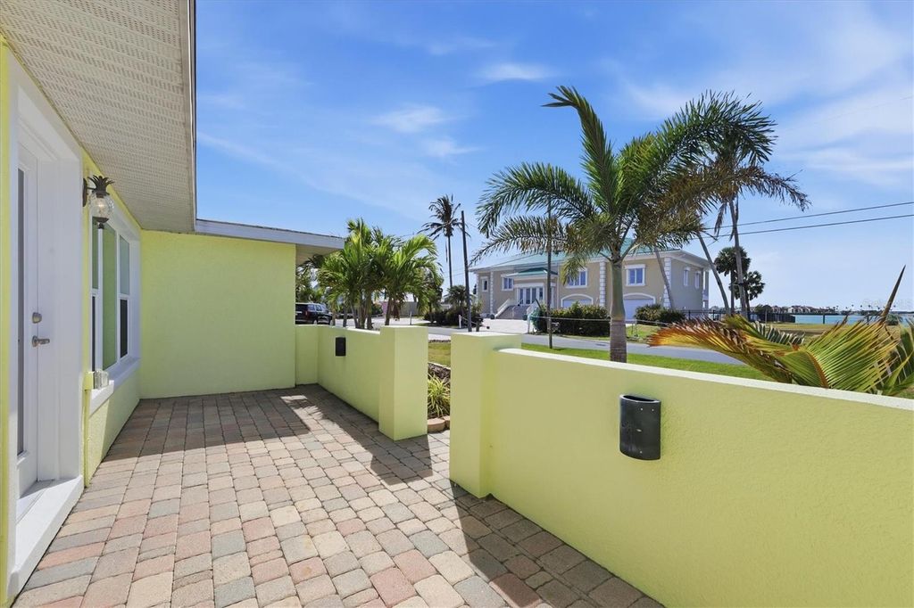 Image 30 of property listing at 1455 LEMON BAY DRIVE, Englewood, FL 34223