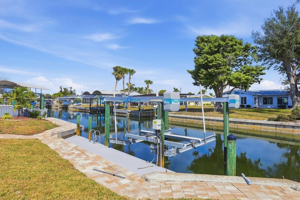 Image 36 of property listing at 1455 LEMON BAY DRIVE, Englewood, FL 34223