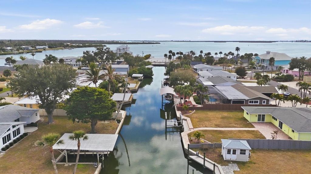 Image 37 of property listing at 1455 LEMON BAY DRIVE, Englewood, FL 34223