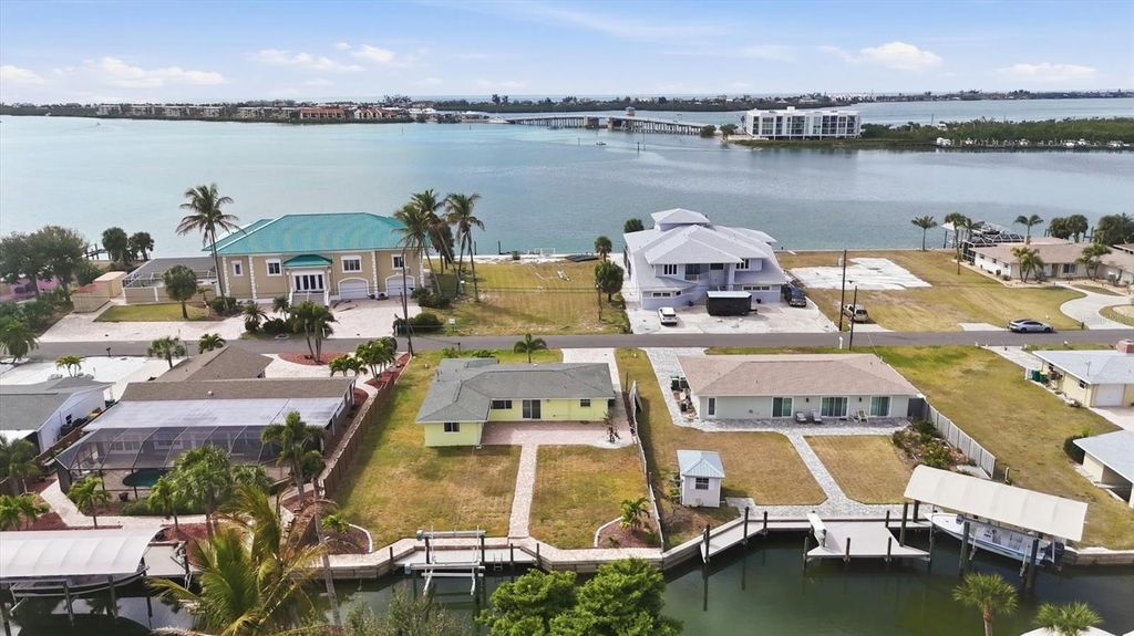 Image 38 of property listing at 1455 LEMON BAY DRIVE, Englewood, FL 34223