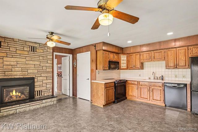 49750 Nautical Drive, New Baltimore, MI 48047