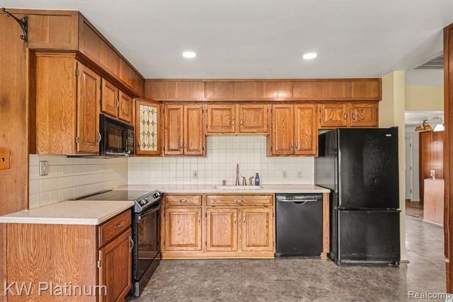49750 Nautical Drive, New Baltimore, MI 48047