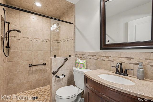 49750 Nautical Drive, New Baltimore, MI 48047