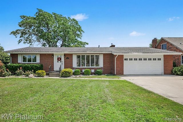 49750 Nautical Drive, New Baltimore, MI 48047