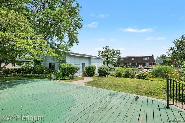 49750 Nautical Drive, New Baltimore, MI 48047