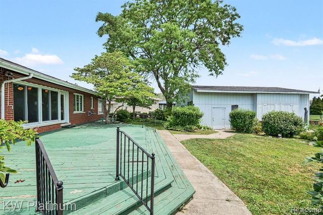 49750 Nautical Drive, New Baltimore, MI 48047