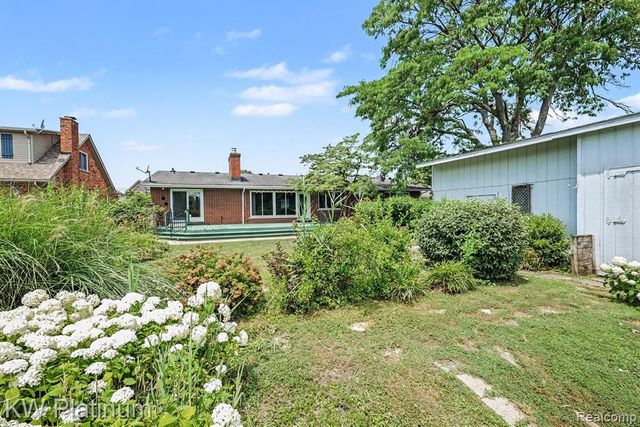 49750 Nautical Drive, New Baltimore, MI 48047