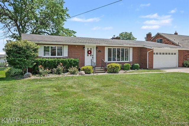 49750 Nautical Drive, New Baltimore, MI 48047