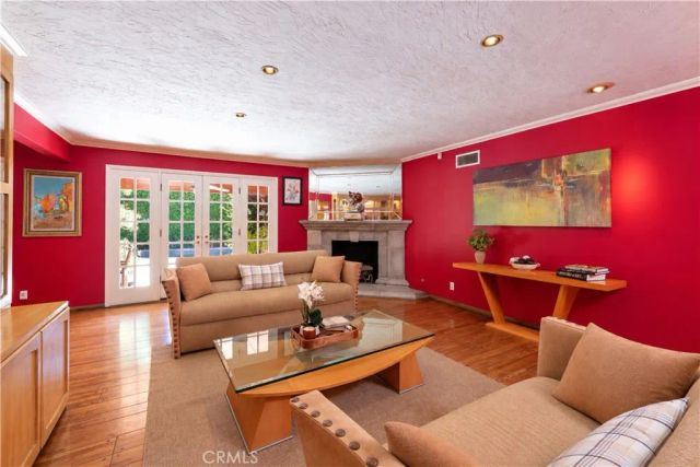 7044 Mammoth Avenue, Van Nuys, CA 91405
