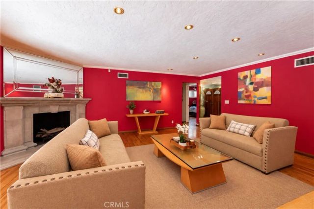 7044 Mammoth Avenue, Van Nuys, CA 91405
