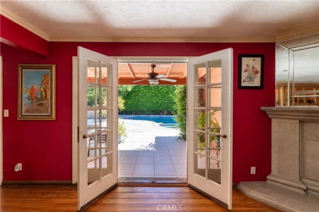 7044 Mammoth Avenue, Van Nuys, CA 91405