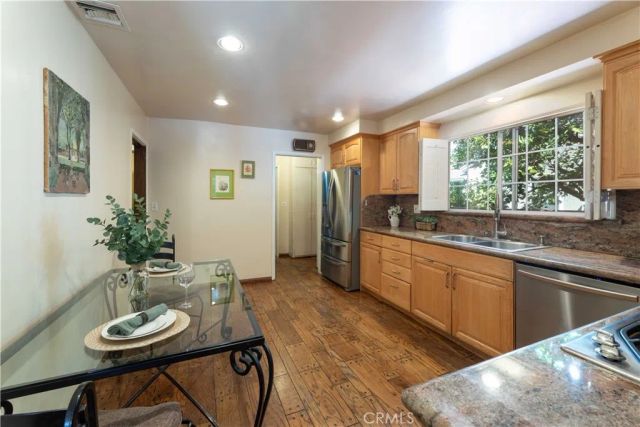 7044 Mammoth Avenue, Van Nuys, CA 91405