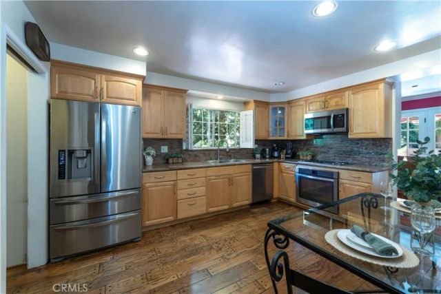 7044 Mammoth Avenue, Van Nuys, CA 91405