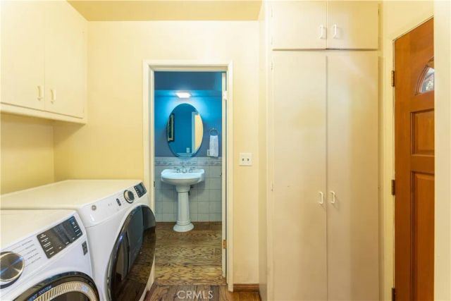 7044 Mammoth Avenue, Van Nuys, CA 91405