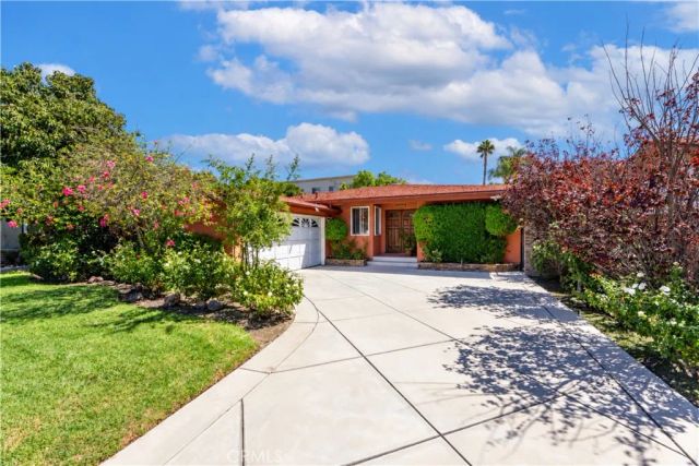 7044 Mammoth Avenue, Van Nuys, CA 91405