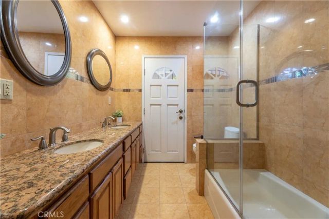 7044 Mammoth Avenue, Van Nuys, CA 91405