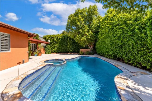 7044 Mammoth Avenue, Van Nuys, CA 91405
