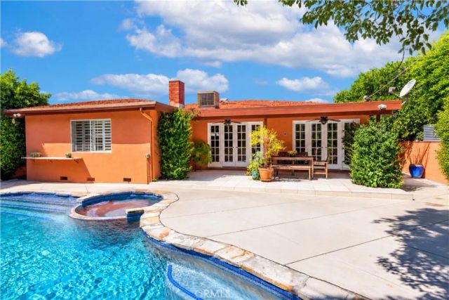 7044 Mammoth Avenue, Van Nuys, CA 91405