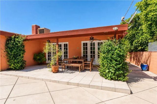 7044 Mammoth Avenue, Van Nuys, CA 91405