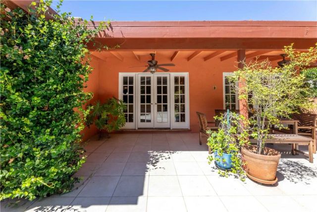 7044 Mammoth Avenue, Van Nuys, CA 91405