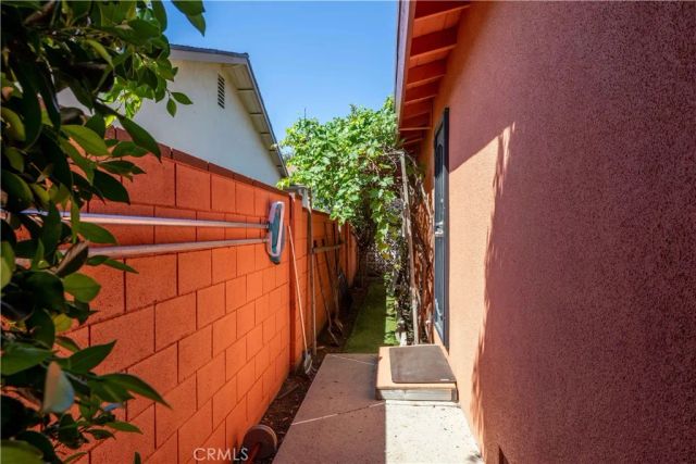 7044 Mammoth Avenue, Van Nuys, CA 91405