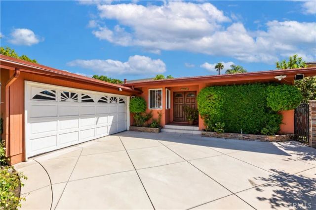 7044 Mammoth Avenue, Van Nuys, CA 91405
