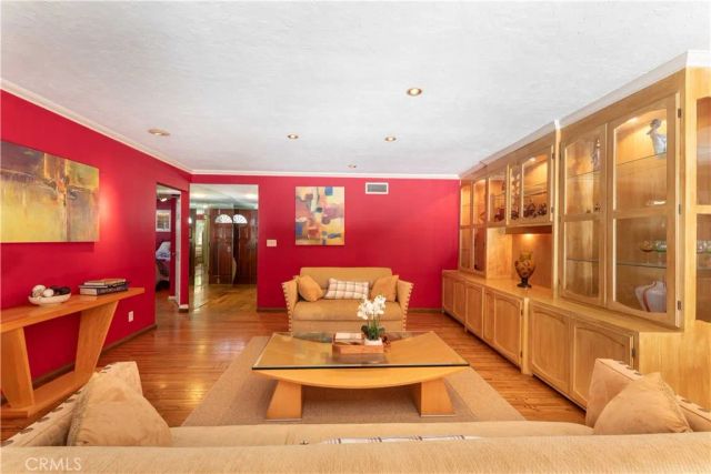 7044 Mammoth Avenue, Van Nuys, CA 91405