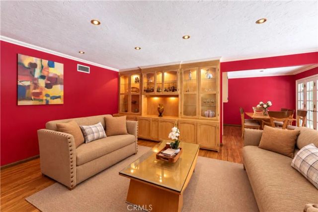 7044 Mammoth Avenue, Van Nuys, CA 91405