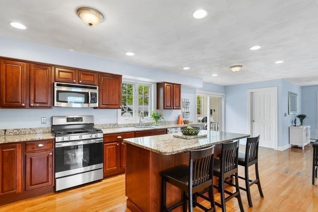 33 Houghton Rd, Wilmington, MA 01887